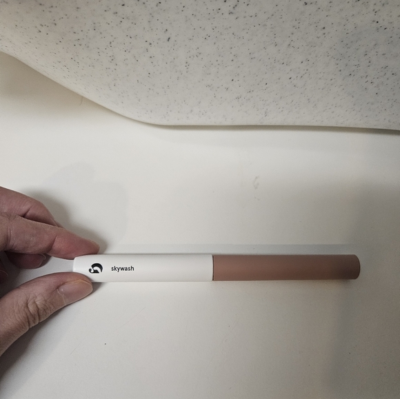 Glossier skywash lid tint- pebble - Picture 2 of 3